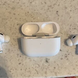 Apple AirPods Pro (2nd Generation) with MagSafe Wireless Charging Case🔥
